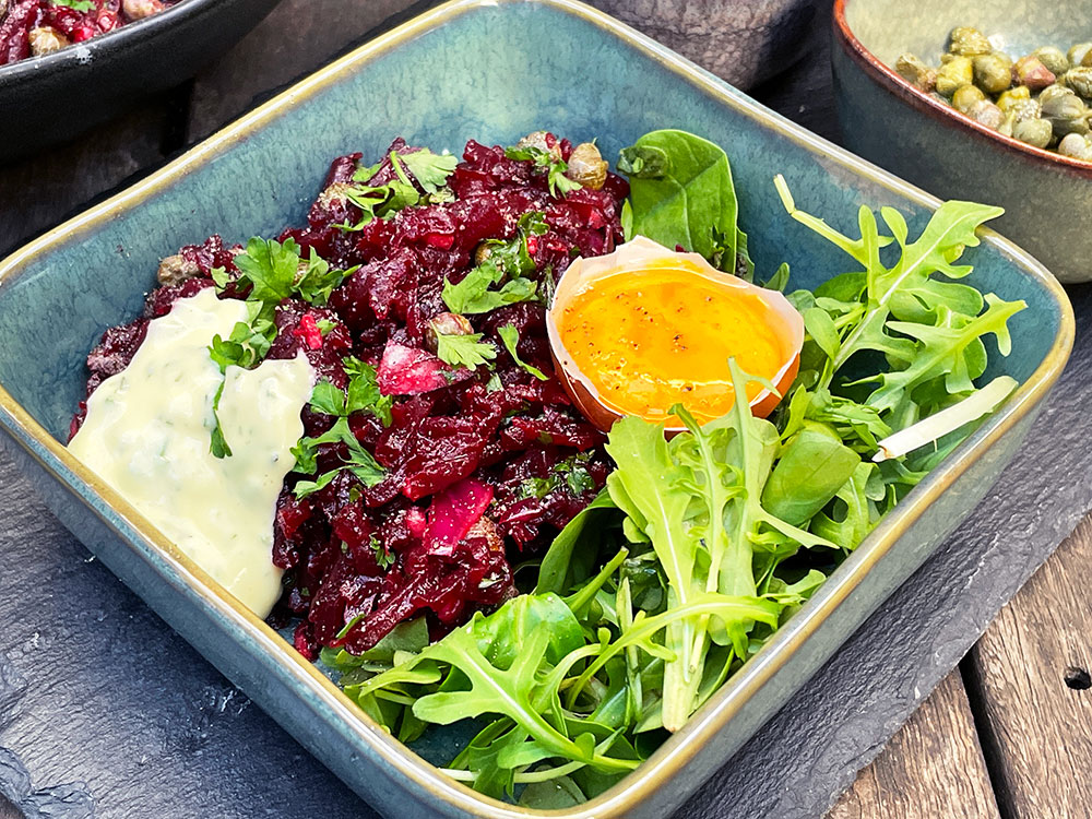 Rødbettartar med estragonmajones