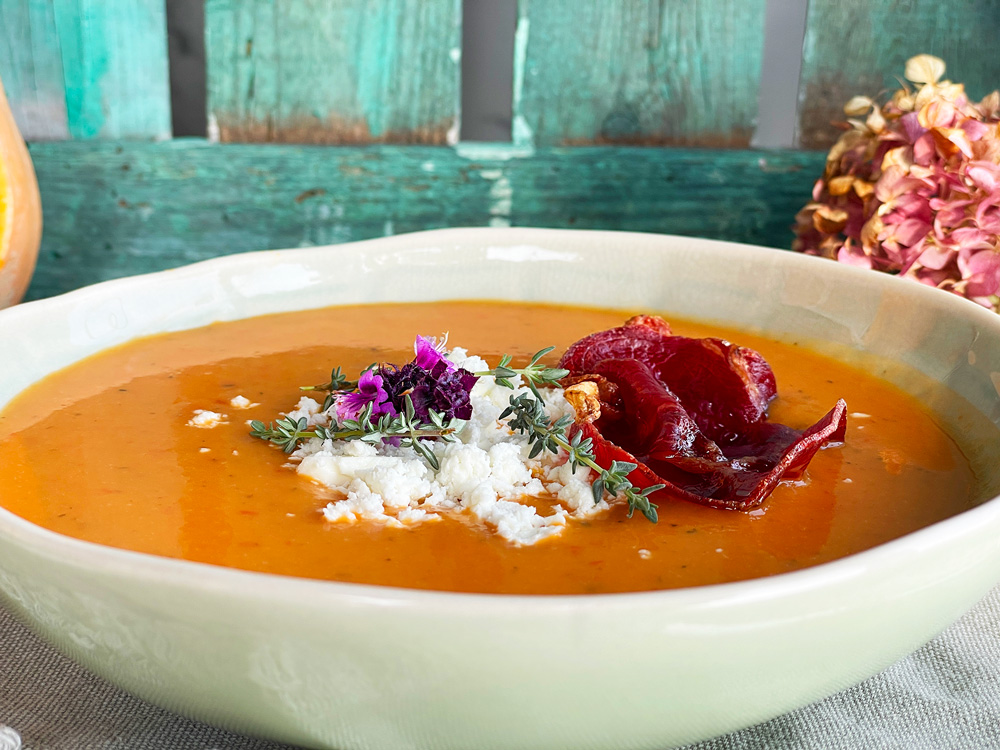 Bakt butternutsuppe med feta og spekeskinke