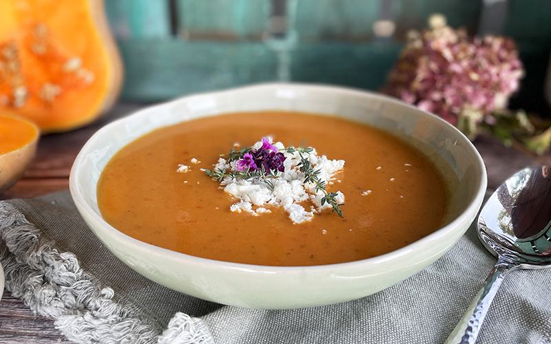 Bakt butternutsuppe med feta og spekeskinke