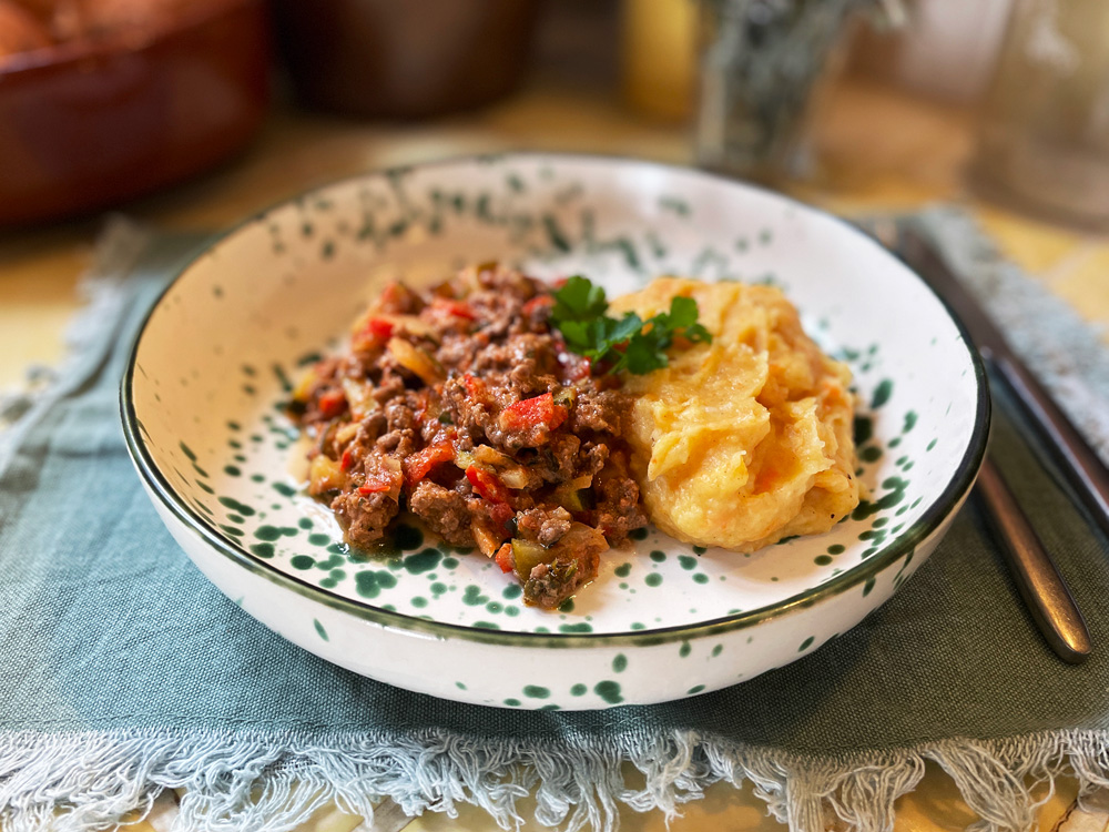 Familievennlig millionbiff med digg rotmos