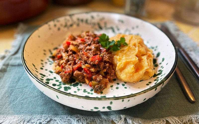 Familievennlig millionbiff med digg rotmos