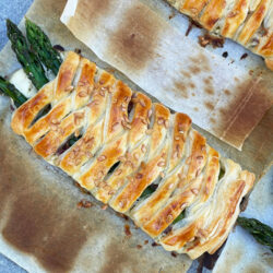 Aspargesfletter med ricotta og spekeskinke