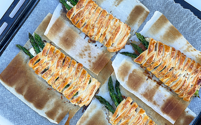 Aspargesfletter med ricotta og spekeskinke