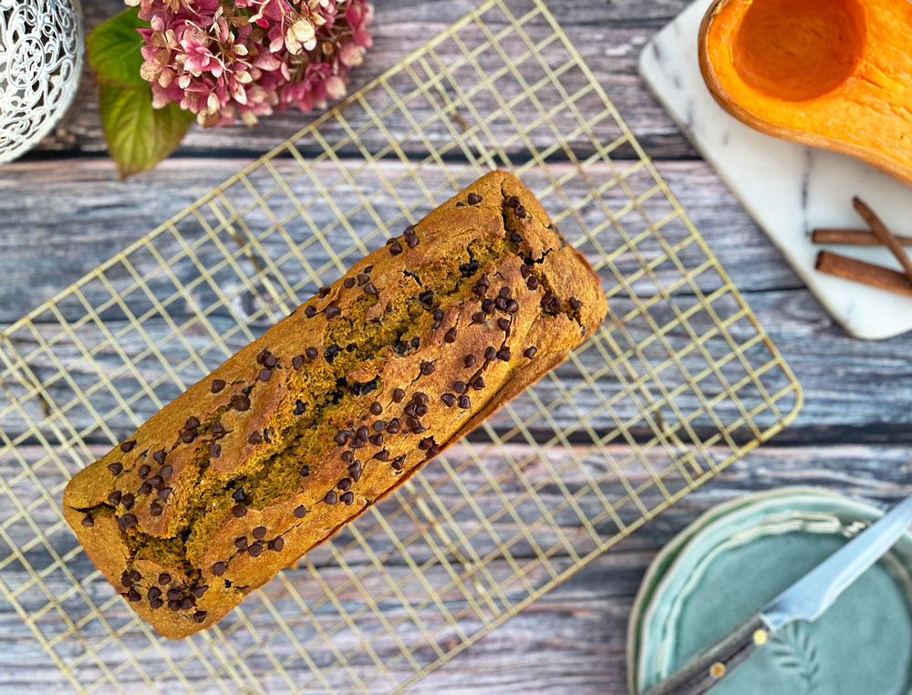 Gresskarkake med mørke sjokoladepletter