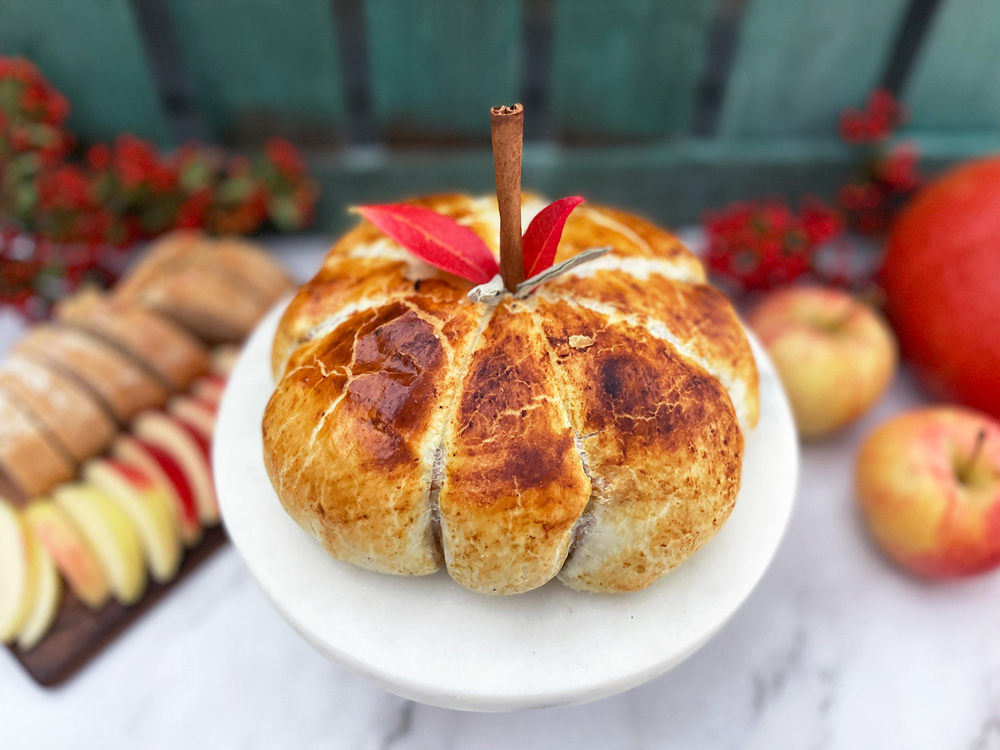 Innbakt brie med gresskarsyltetøy