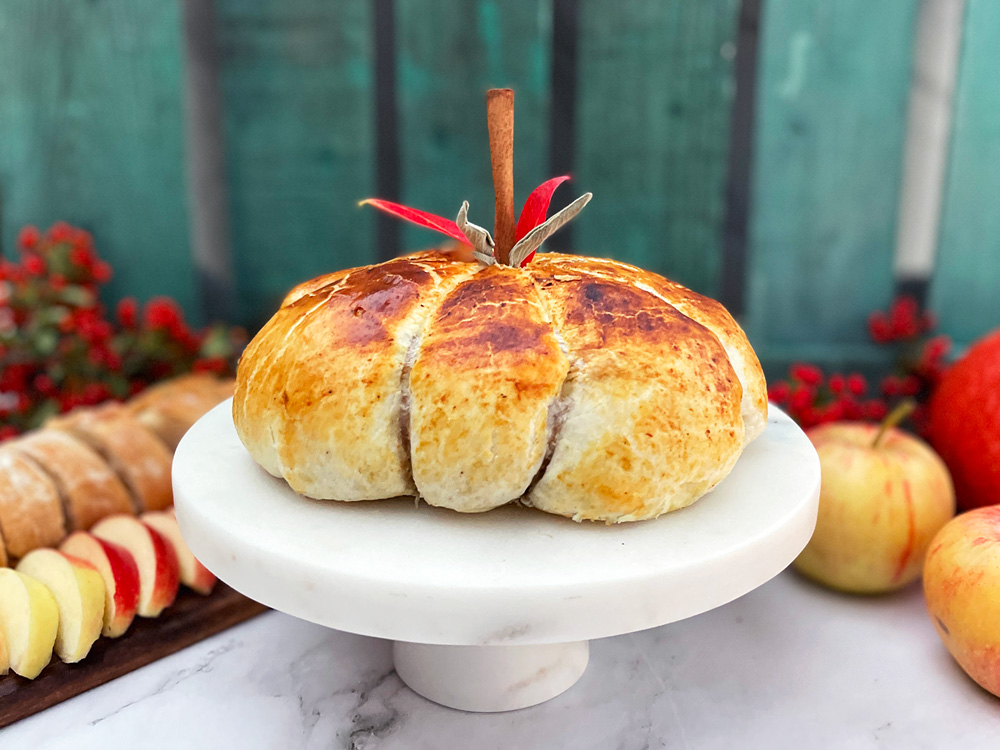 Innbakt brie med gresskarsyltetøy