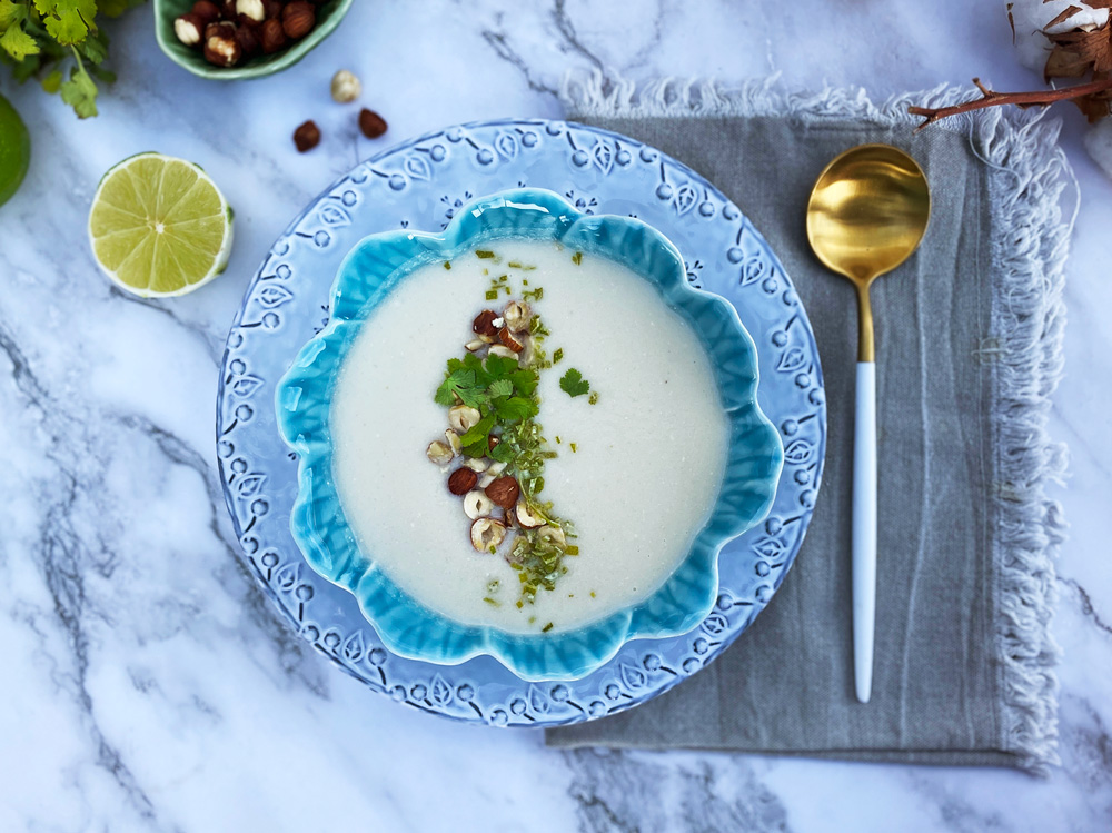 Frisk og lett blomkålsuppe med lime og kokosmelk