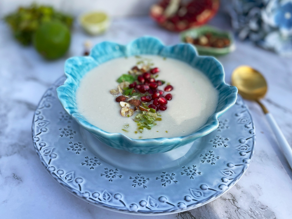 Frisk og lett blomkålsuppe med lime og kokosmelk