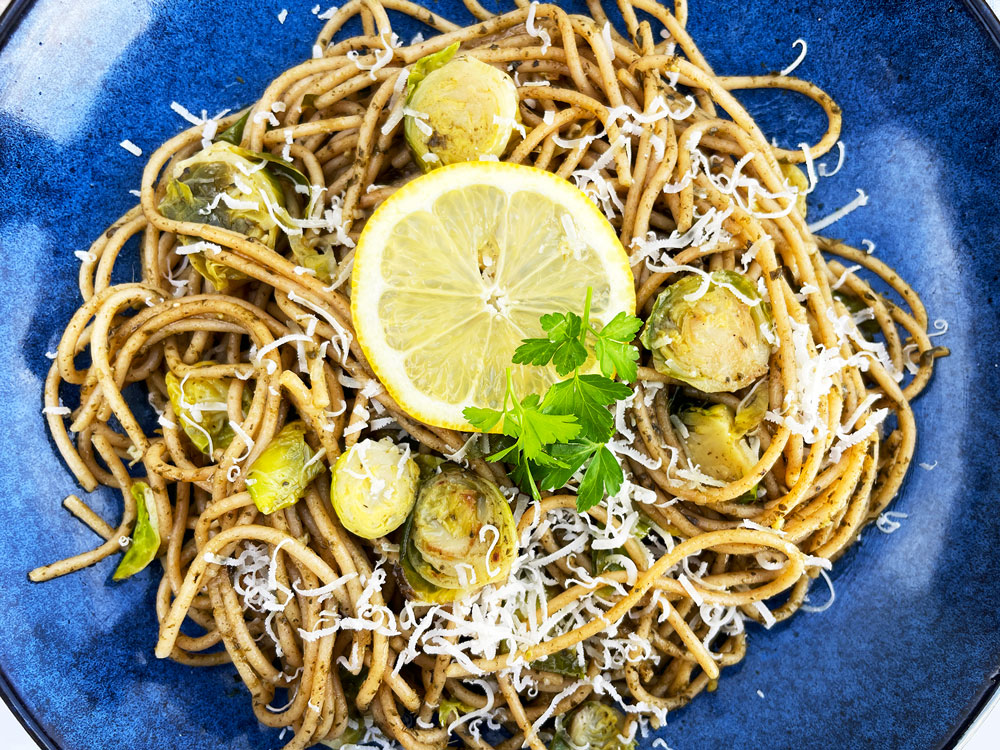 Pasta med pesto og rosenkål