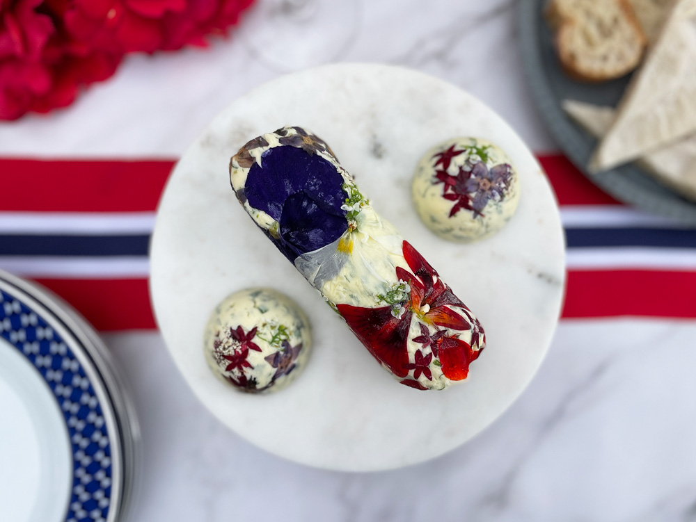 Urtesmør i finstasen – 17 mai