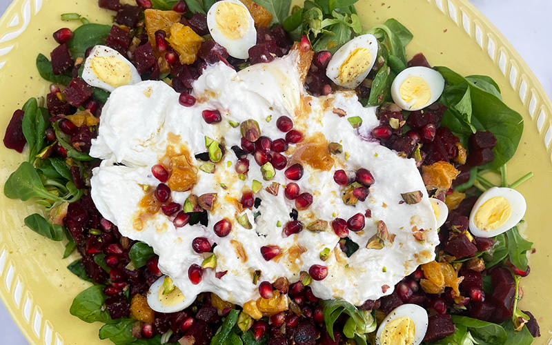 Sommersalat med burrata og rødbet