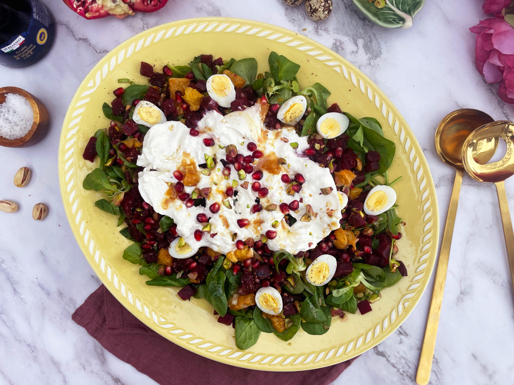 Sommersalat med burrata og rødbet