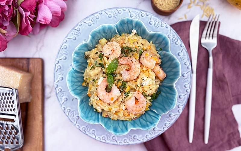 Orzo med scampi og feta